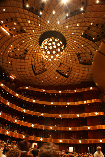 Metropoliten opera u Njujorku, jun 2010 AU.jpg